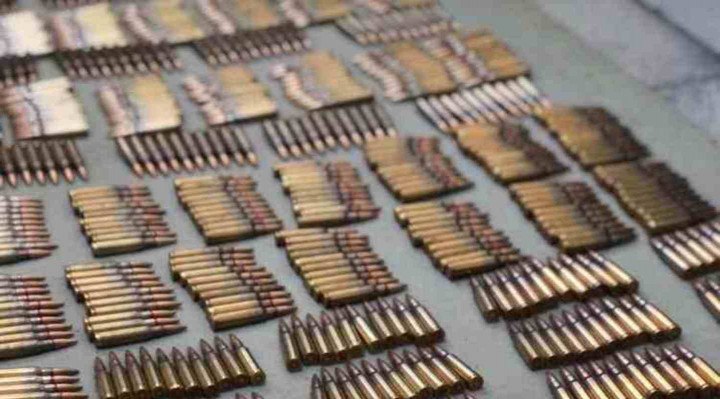 Mais de 1,2 mil projéteis de fuzil foram encontrados escondidos em um caminhão em Araçariguama.