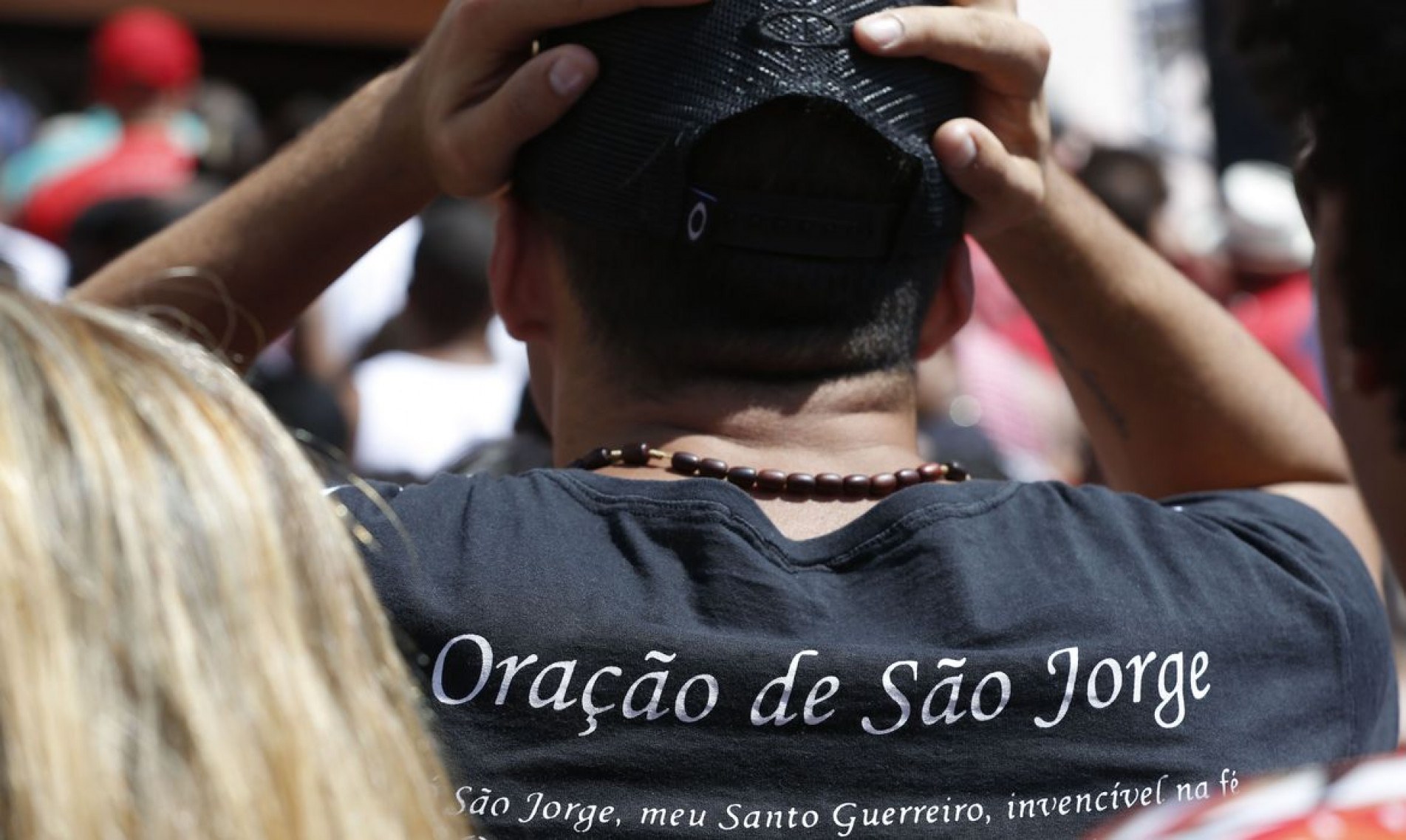 Rio de Janeiro - Durante os festejos de São Jorge em Quintino, na zona norte, a sede da paróquia dedicada ao santo, fiéis se reúnem para missas e procissões. 