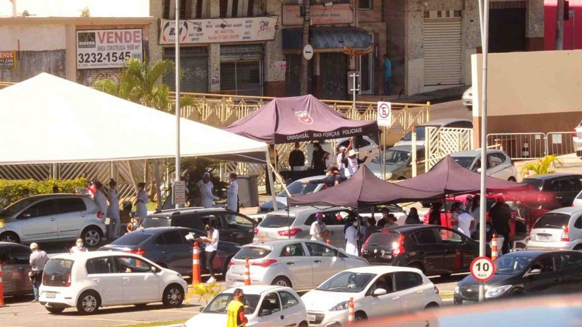 Movimento intenso nesta manhã na sede da igreja ao lado do terminal Santo Antônio nesta manhã