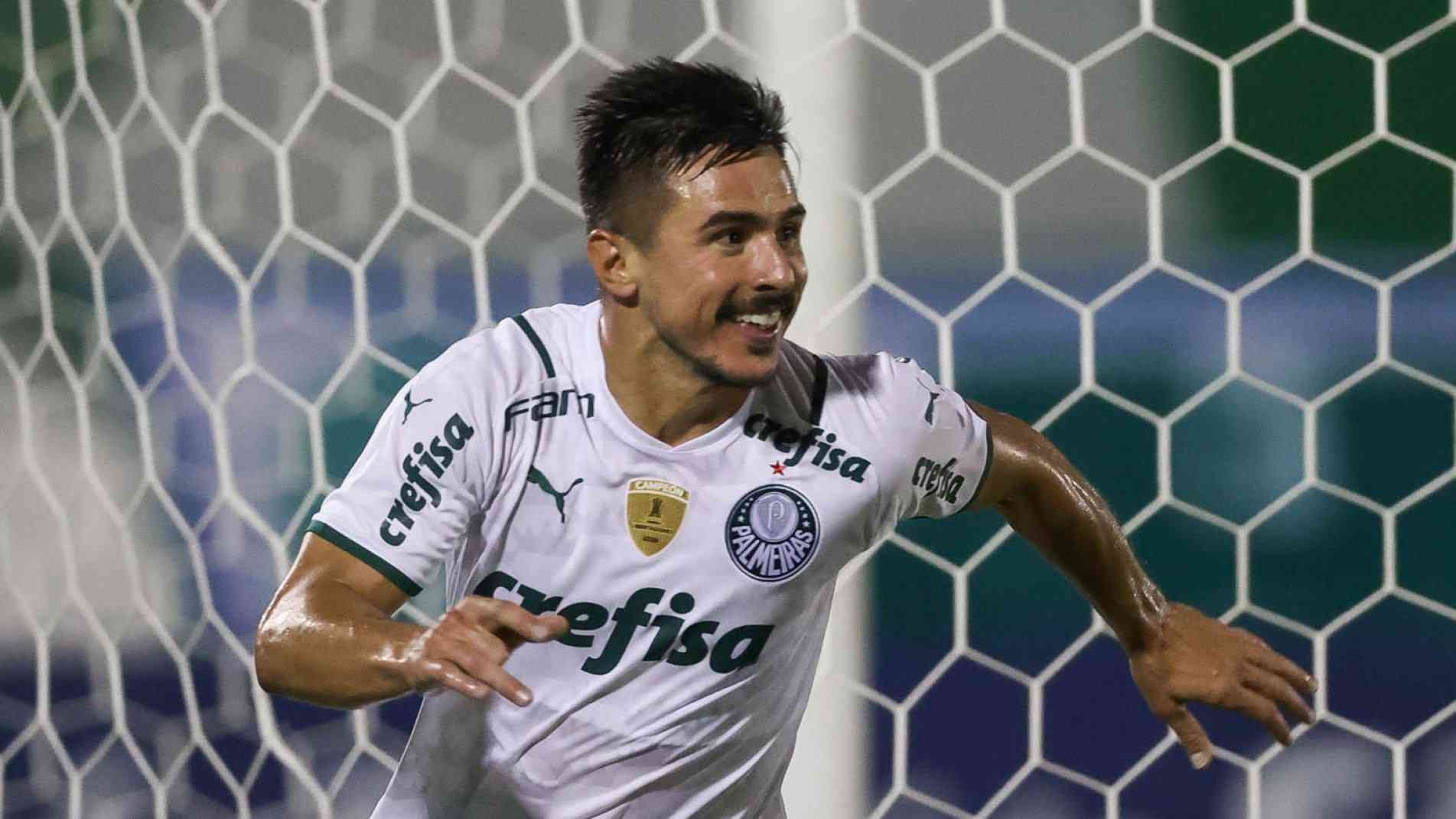 Gol do atacante deu a virada ao Palmeiras.