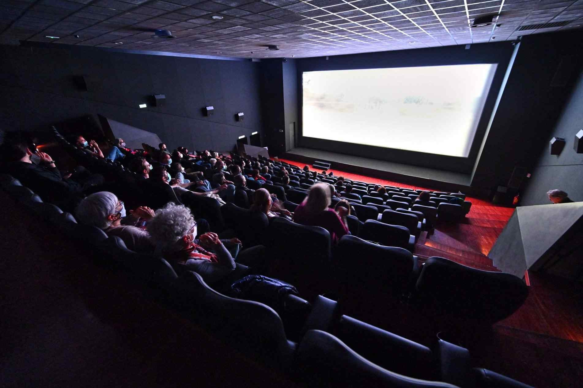Cinemas devem obedecer normas de segurança e distanciamento.