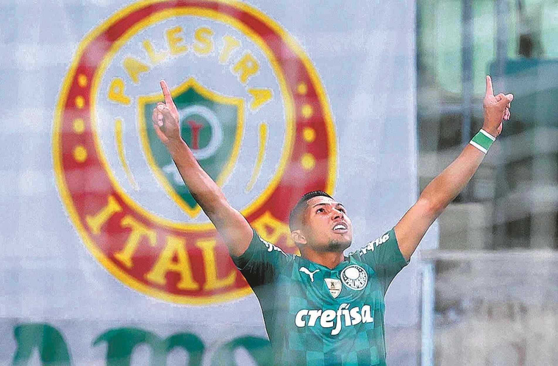 Com liberdade para se movimentar no ataque alviverde, Rony marcou dois gols