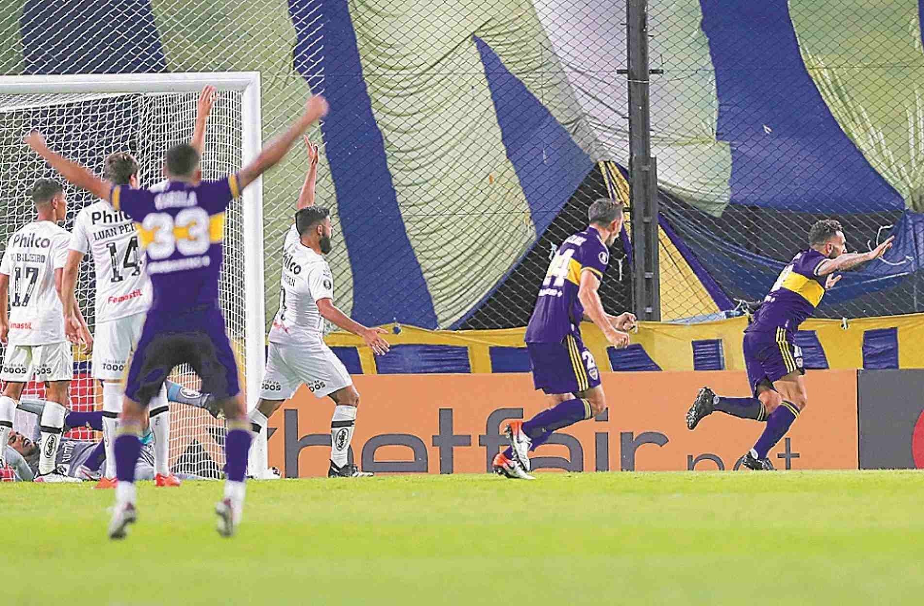 Peixe desabou após o gol do veterano Tévez