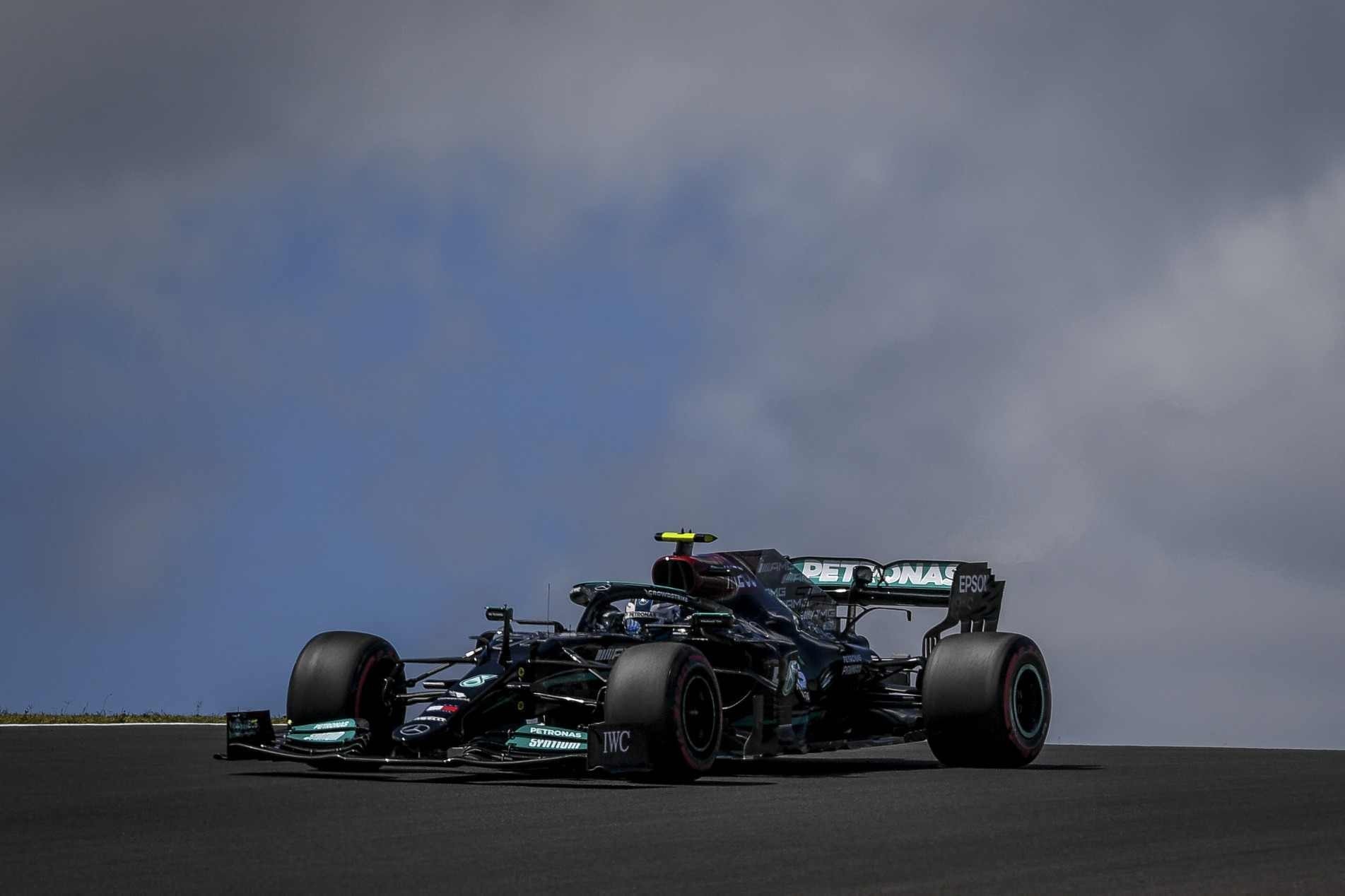 Bottas desbancou Hamilton e largará na frente no GP de Portugal