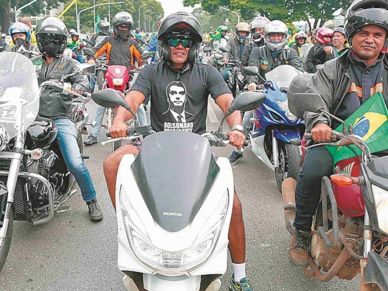 Motociclistas e motoristas também participaram dos atos nas cidades