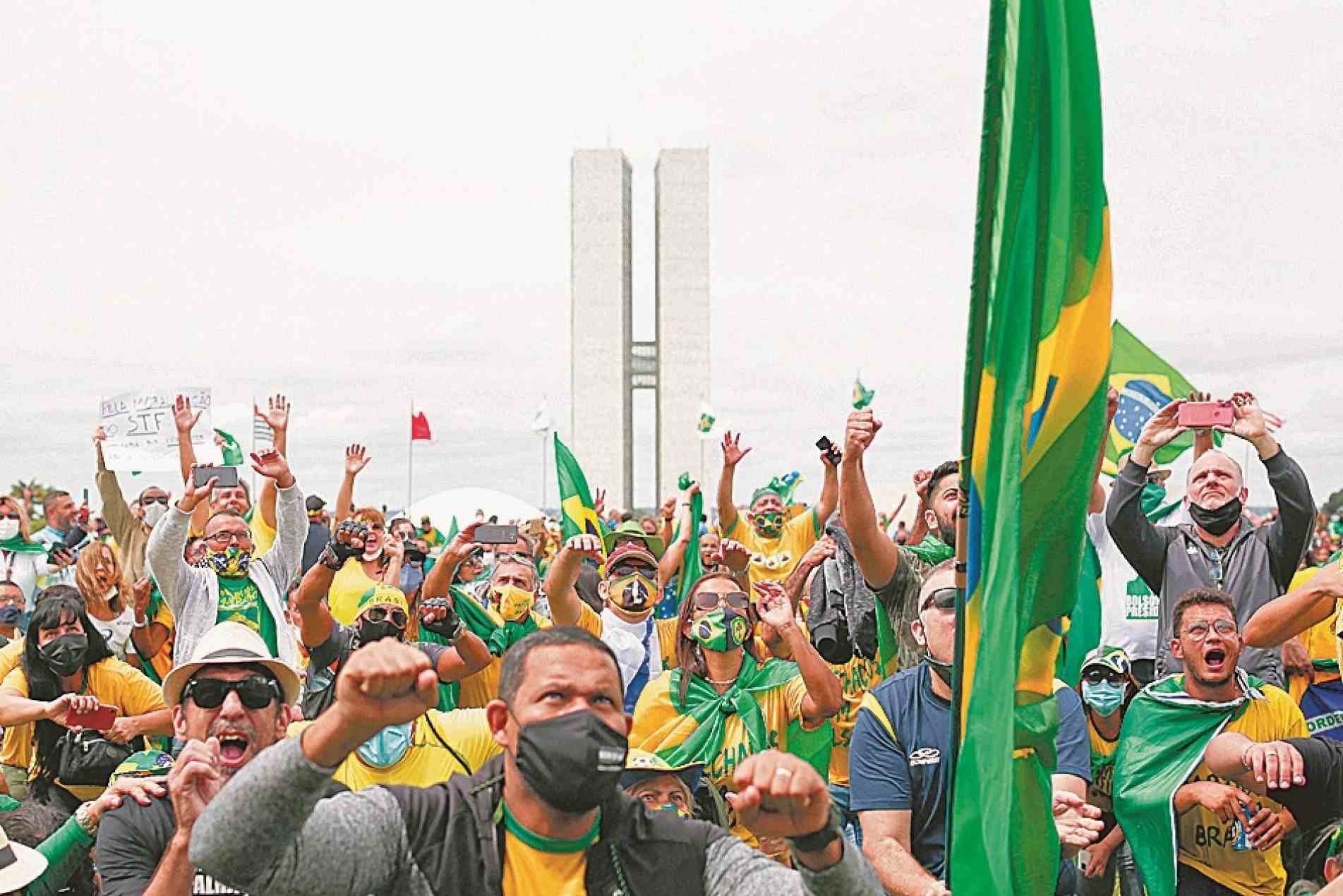 Em Brasília, atos percorreram a Esplanada dos Ministérios