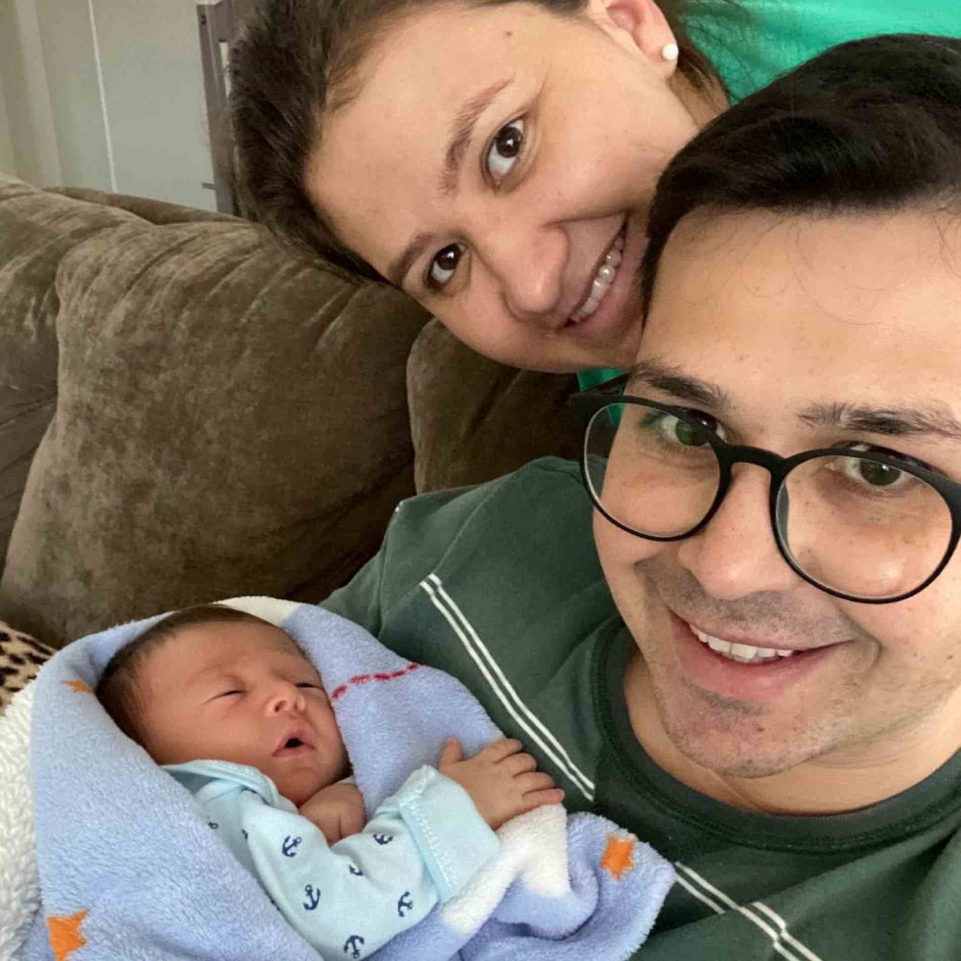 Renata e o marido Everton com Lucca, primeiro filho do casal
