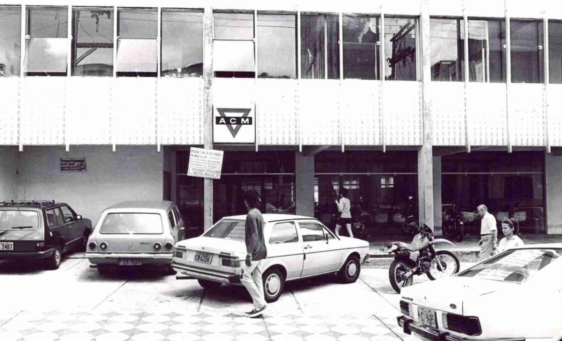 Fachada da rua da Penha, em 1988