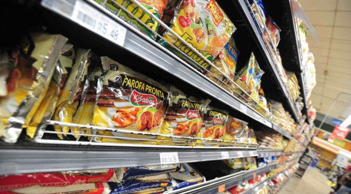 Segmento de supermercados manteve faturamento no mês.