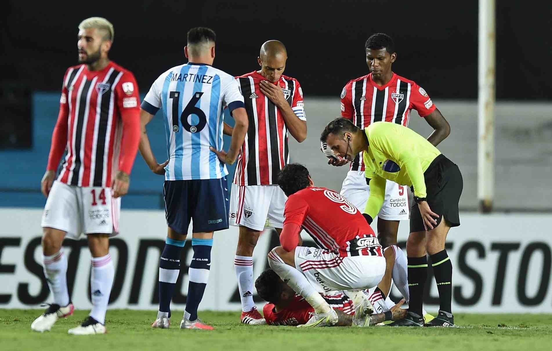 Dani Alves e Luciano (foto) tiveram lesões no jogo contra o Racing.