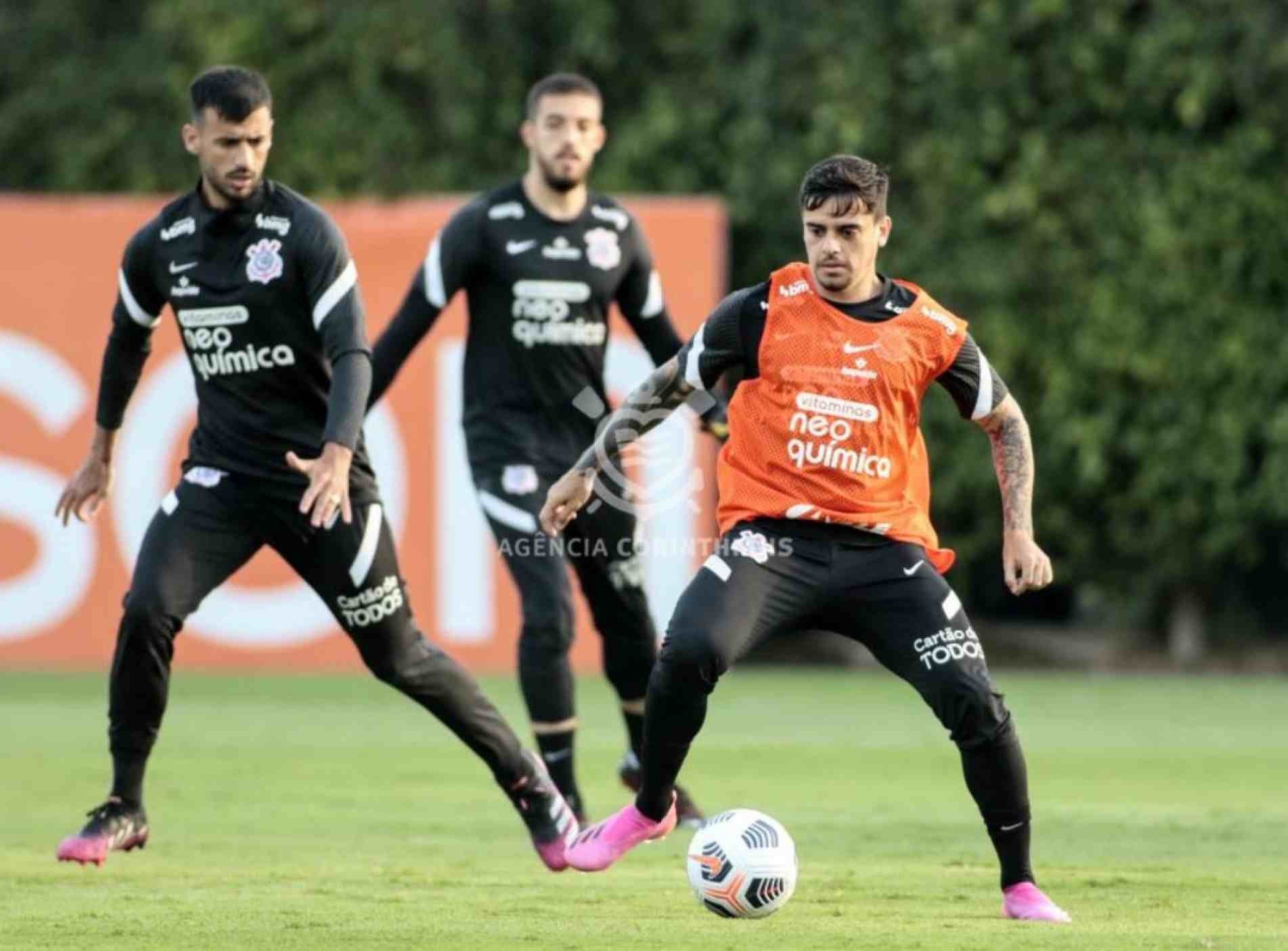 Mancini treina no 3-5-2, mas não adianta escalação de hoje.