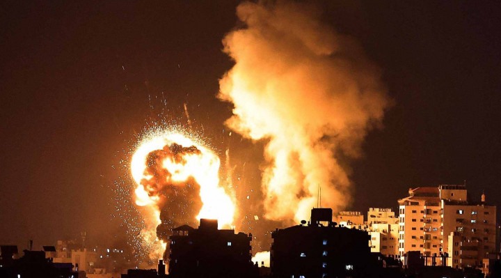 Exército Israelense atingiu alvos do Hamas em resposta a disparos de foguetes.