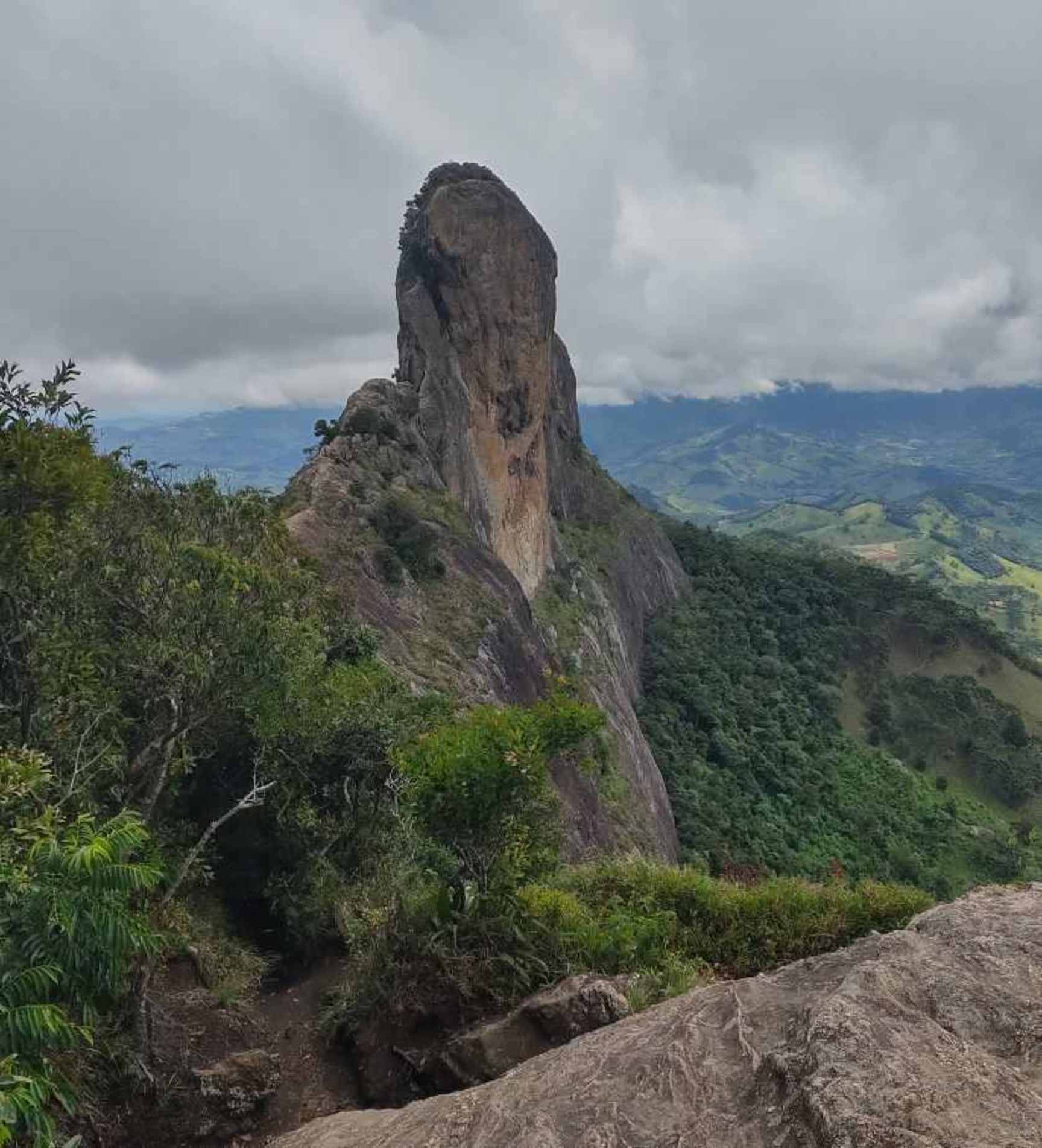Pedra do Baú: pico de escalada e visual incrível encravado na Serra da Mantiqueira.