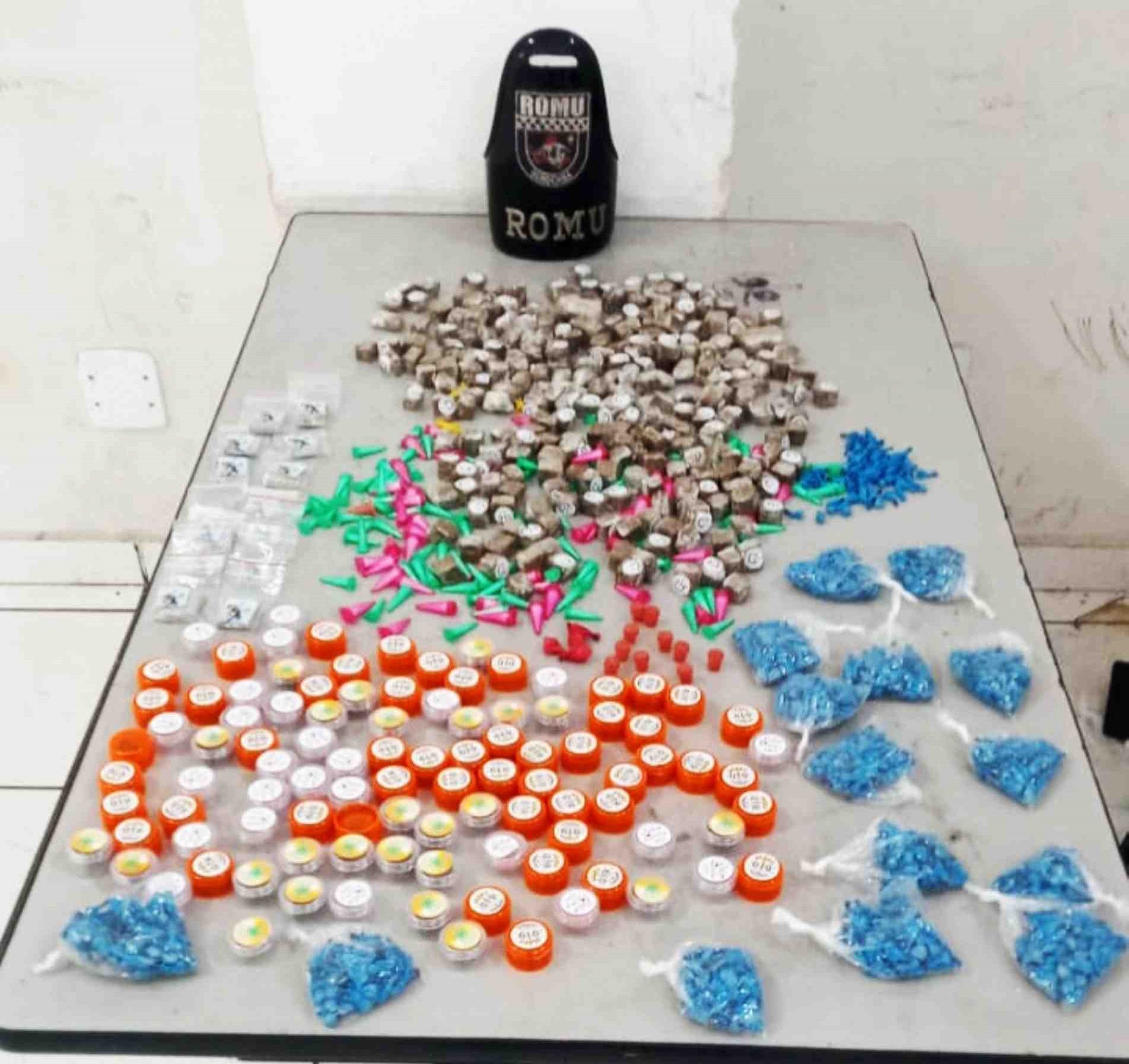 Guarda Civil Municipal (GCM) apreendeu 1.677 porções de droga dentro do veículo