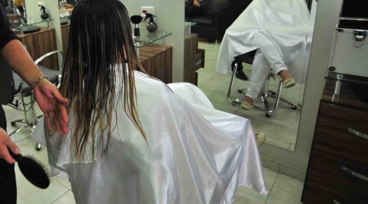 Segmentos de caráter presencial recuaram em março.