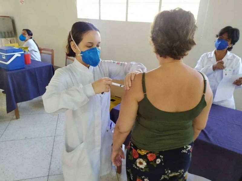 Com a antecipa&ccedil;&atilde;o do cronograma, a expectativa &eacute; de que toda a popula&ccedil;&atilde;o do Estado seja vacinada at&eacute; o dia 15 de setembro 