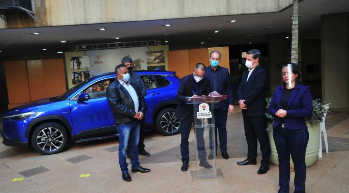 Protocolo de intenções foi assinado ontem. Toyota produzirá o Corolola Cross em Sorocaba.