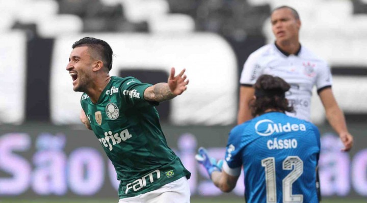 Palmeiras venceu o Corinthians por 2 a 0 na Neo Química Arena