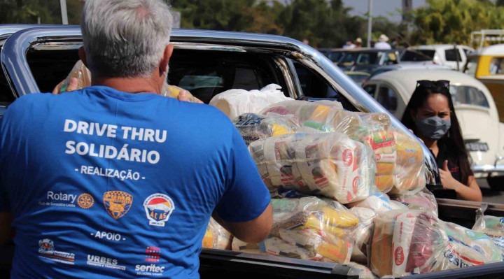 Drive-Thru Solidário arrecada mais de mil cestas básicas em Sorocaba 