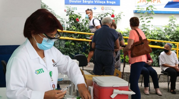  Início da vacinação contra covid-19 em pessoas acima de 90 anos na UBS Santo Amaro.