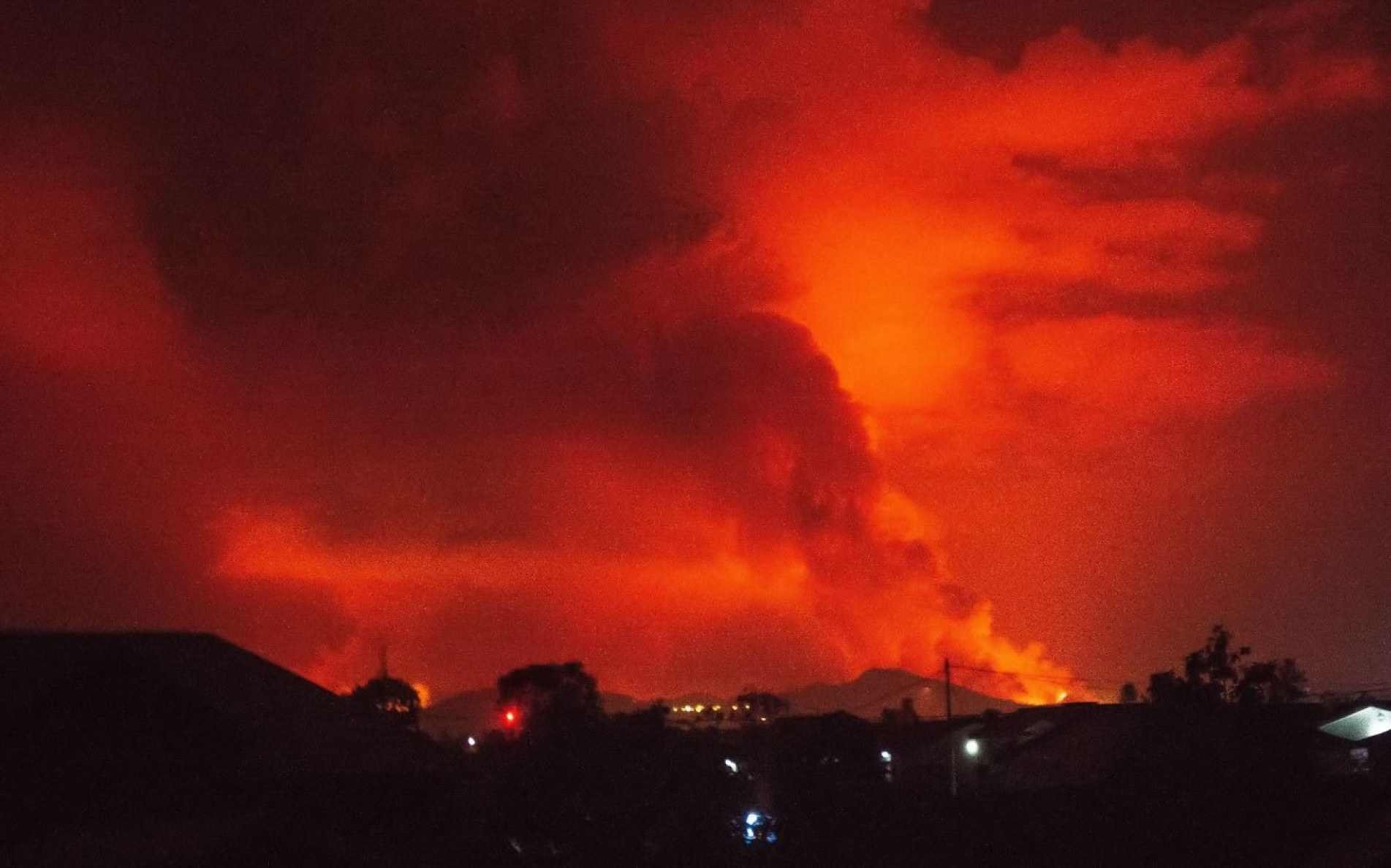 Erupção do vulcão Nyiragongo.