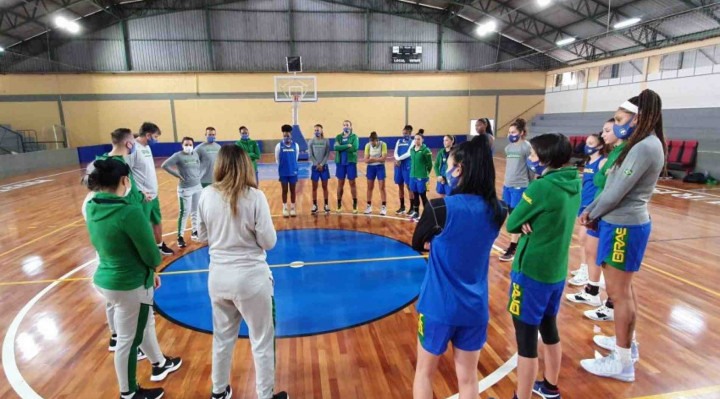 Seleção feminina de basquete começou os treinos nesta segunda na cidade de Salto