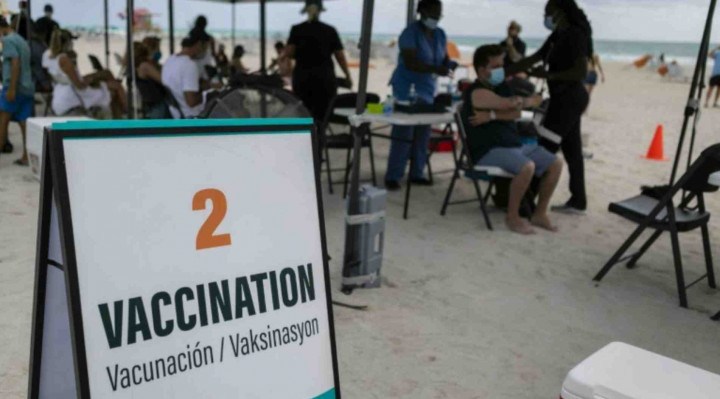 Pacotes de 20 dias para cidades que imunizam visitantes, como Nova York, Orlando e Miami, custam a partir de R$ 15 mil por pessoa.