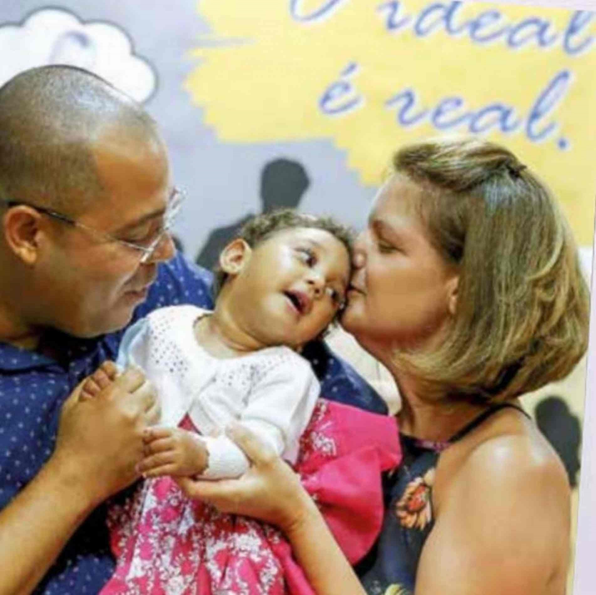 Luciana e Thiago, com a pequena alice: final feliz.