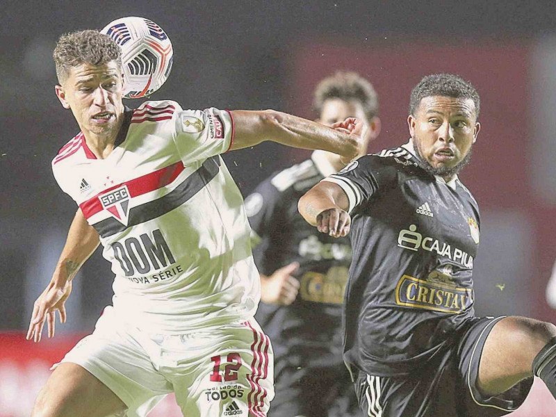Vitor Bueno marcou o terceiro gol são-paulino sobre o Sporting Cristal, do Peru