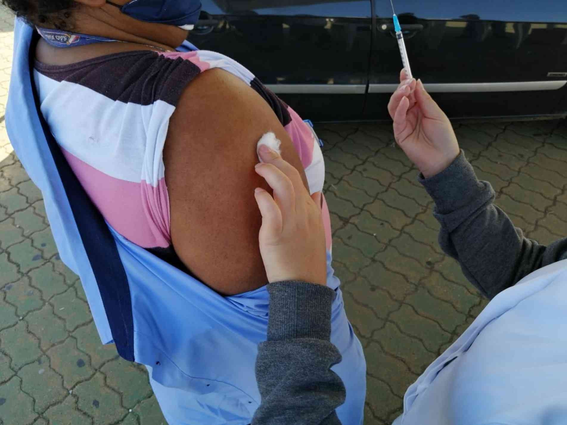 Pessoas de 43 e 44 anos já podem se cadastrar para se vacinar contra a Covid-19 em Votorantim 