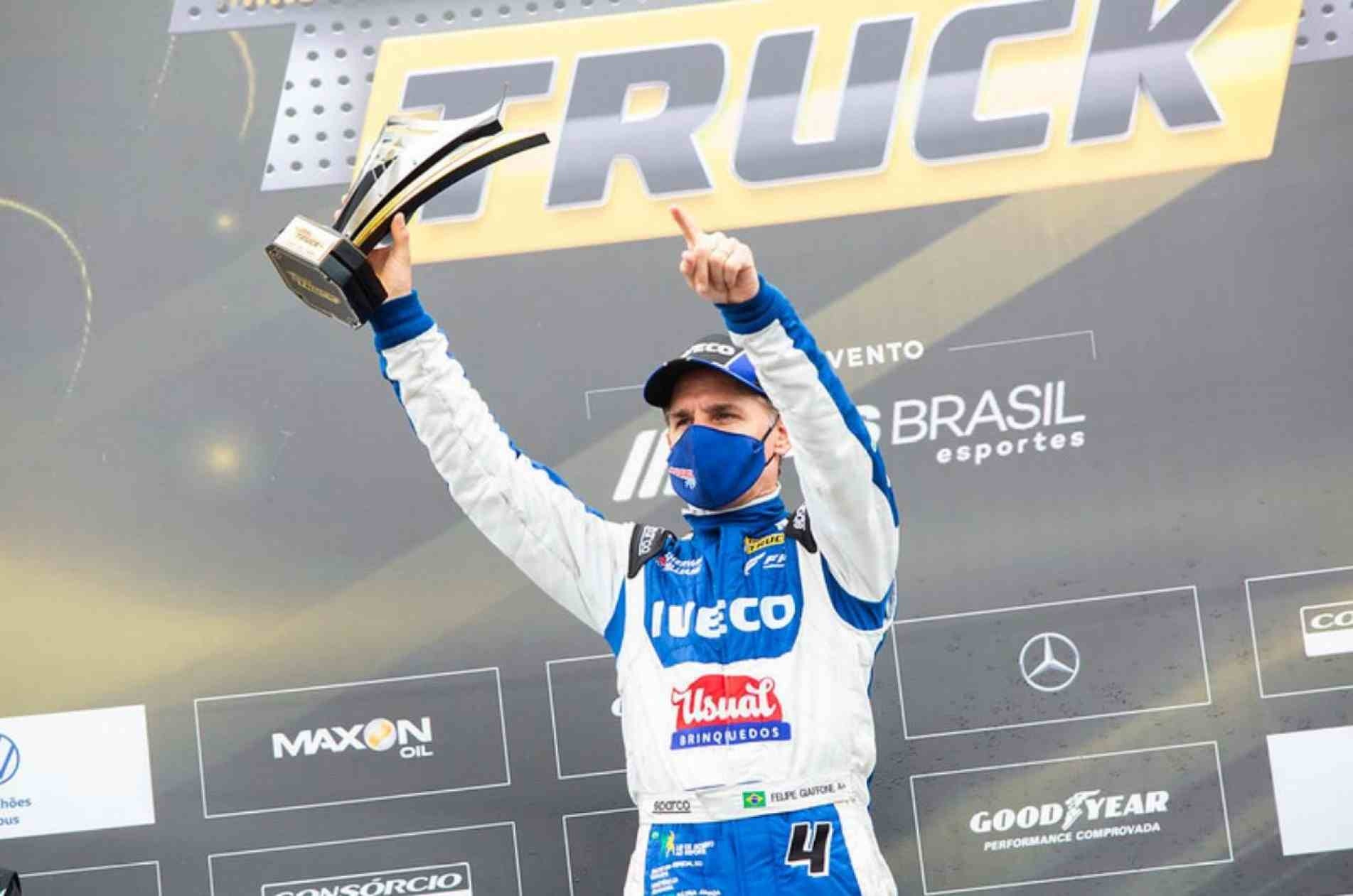 Felipe Giaffone, da Iveco Usual Racing, foi pole e venceu a corrida 1.