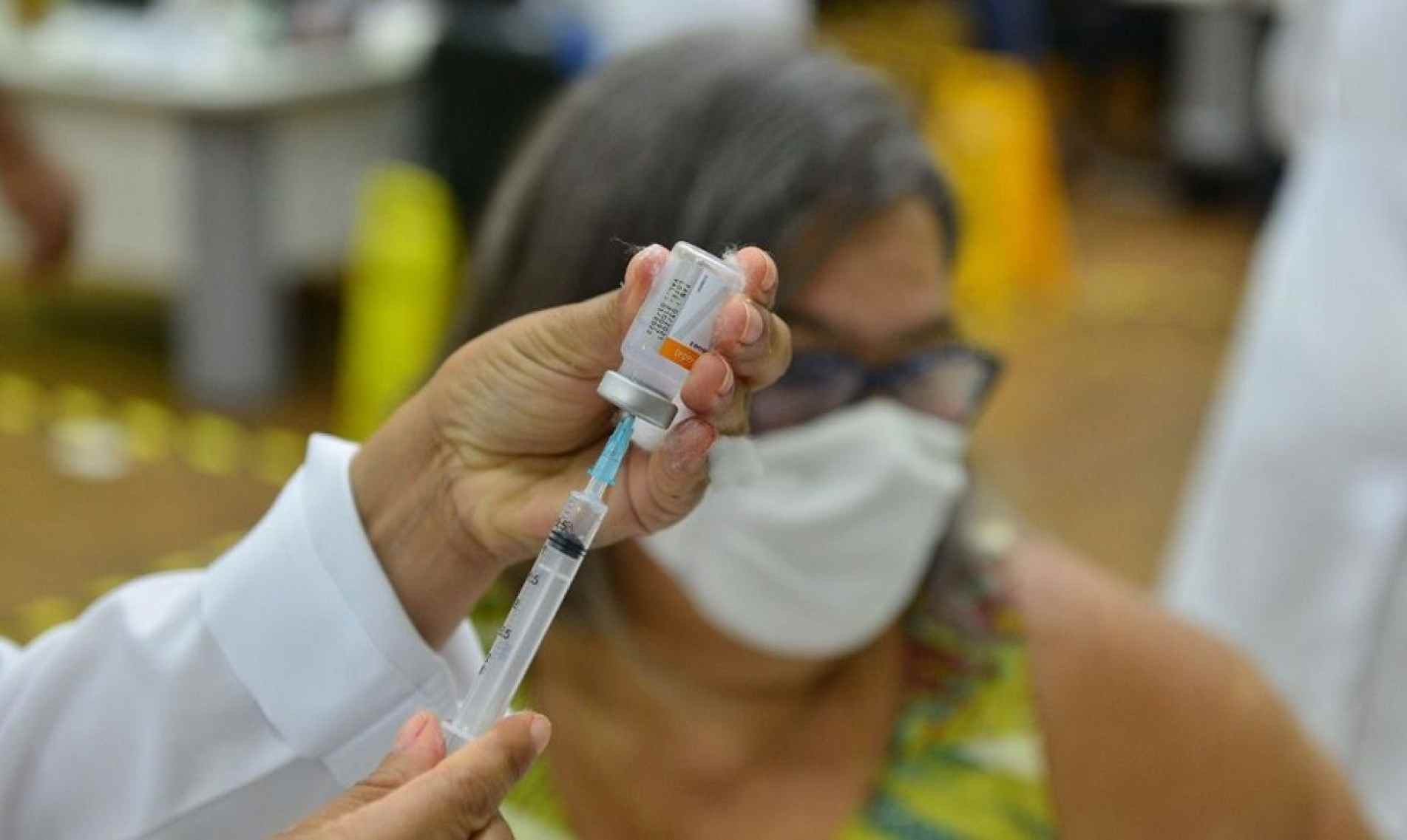 Cidade do Rio de Janeiro começa a vacinar público em geral nesta segunda (31)