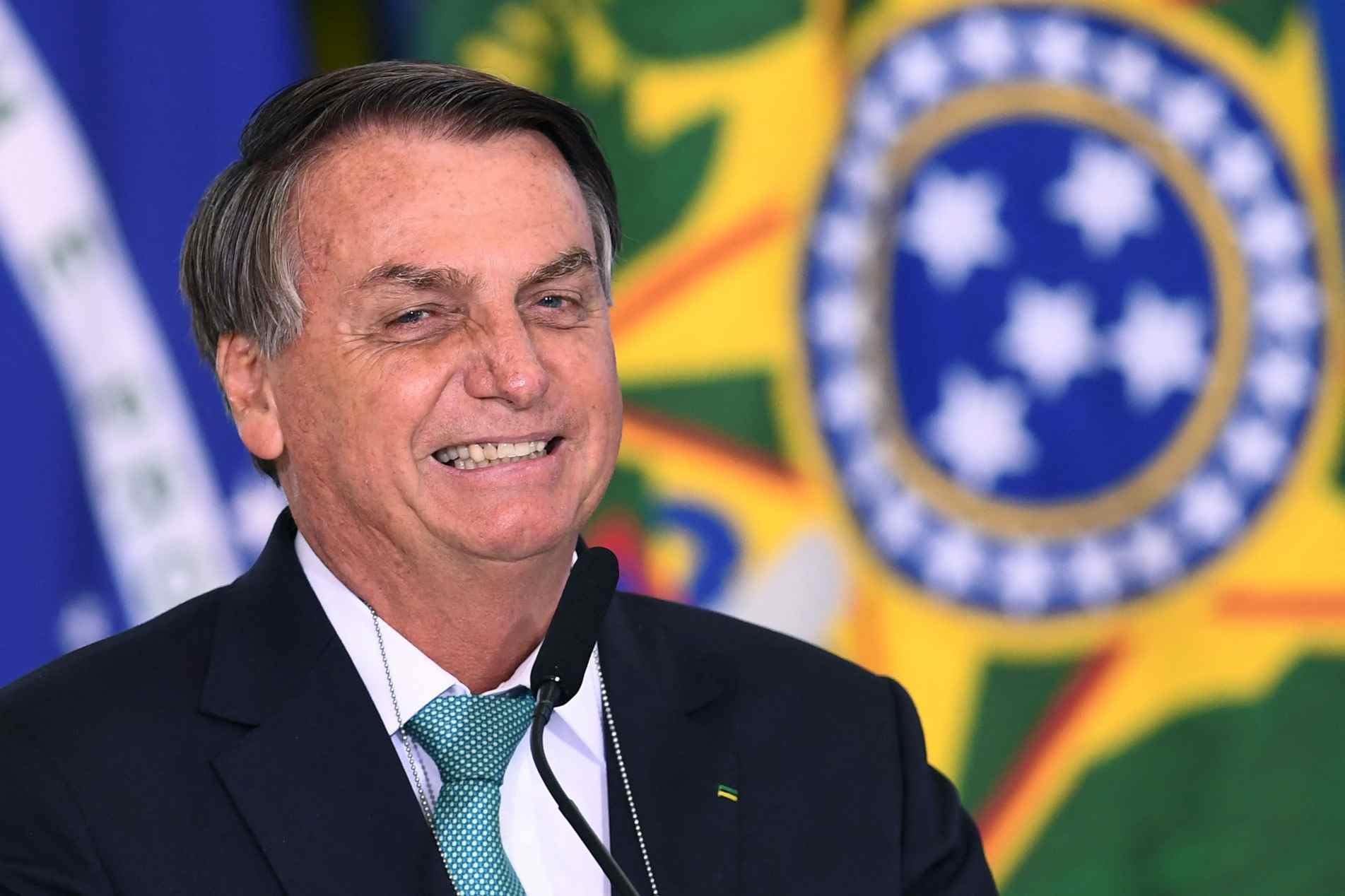 "Agora, em 2021 estamos na liderança. Agradeço quem votou em mim. Quem não votou peço que entre lá no site da Time e vote", Bolsonaro