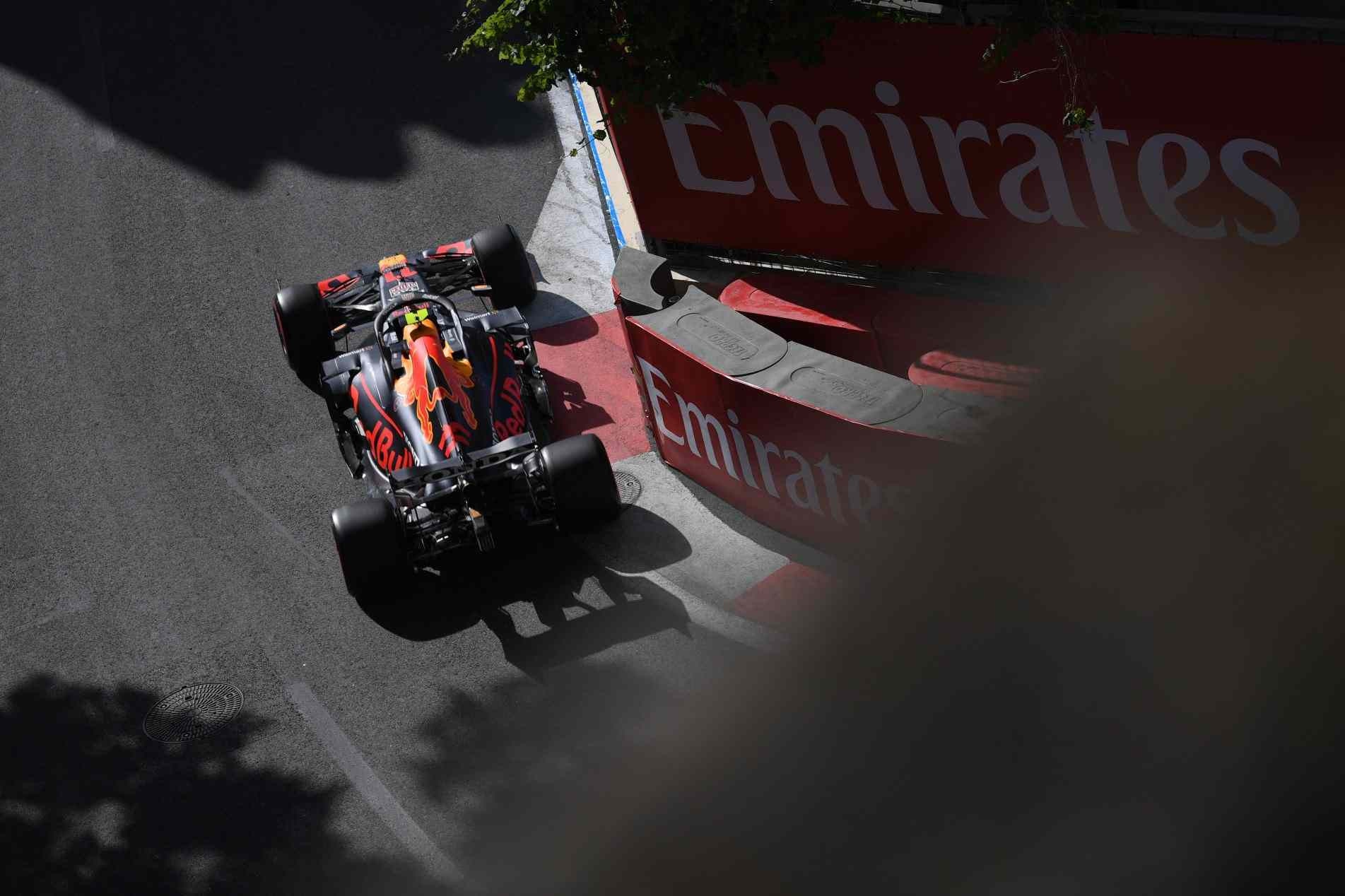 Sergio Perez, da RBR, durante segundo treino livre em Baku