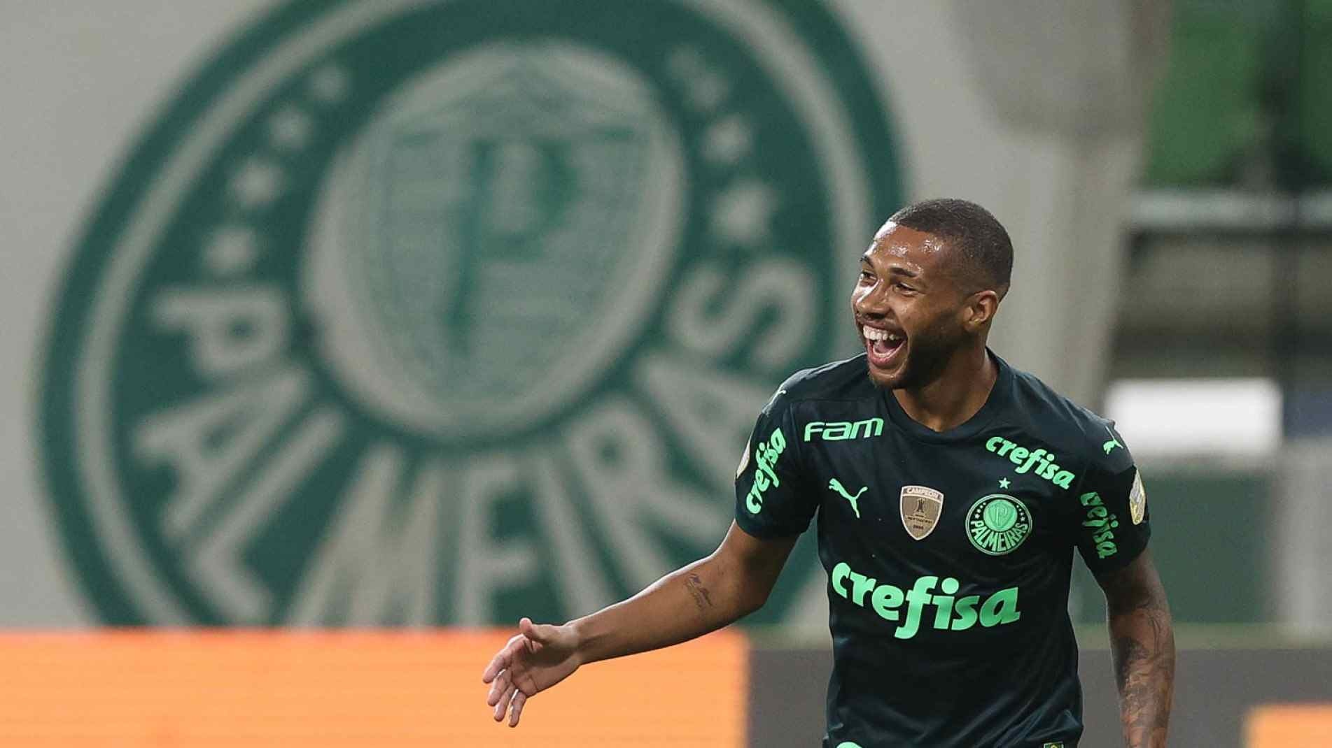 Wesley foi um dos grandes destaques do Palmeiras, com dois gols marcados