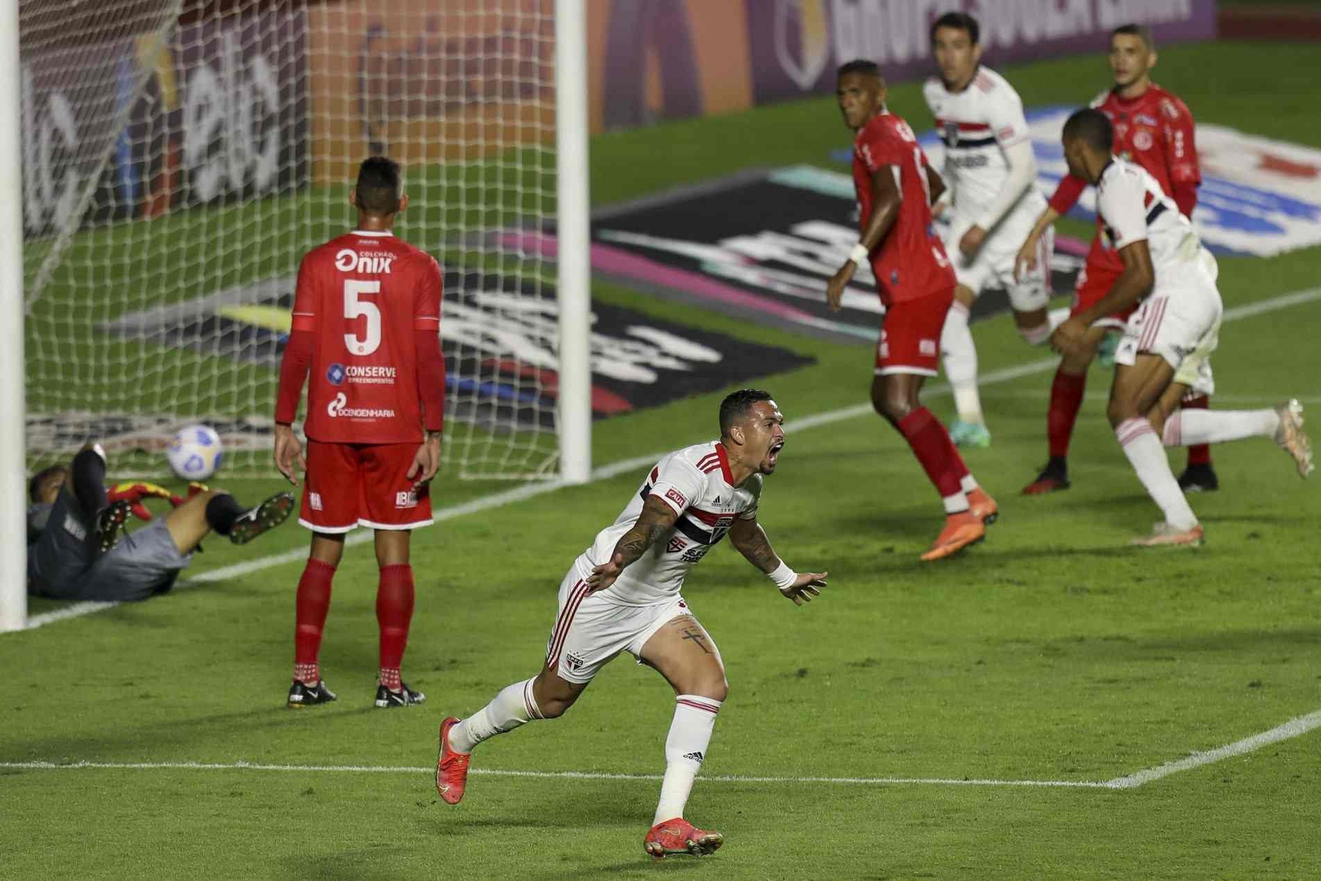 São Paulo goleou o 4 de Julho por 9 a 1.