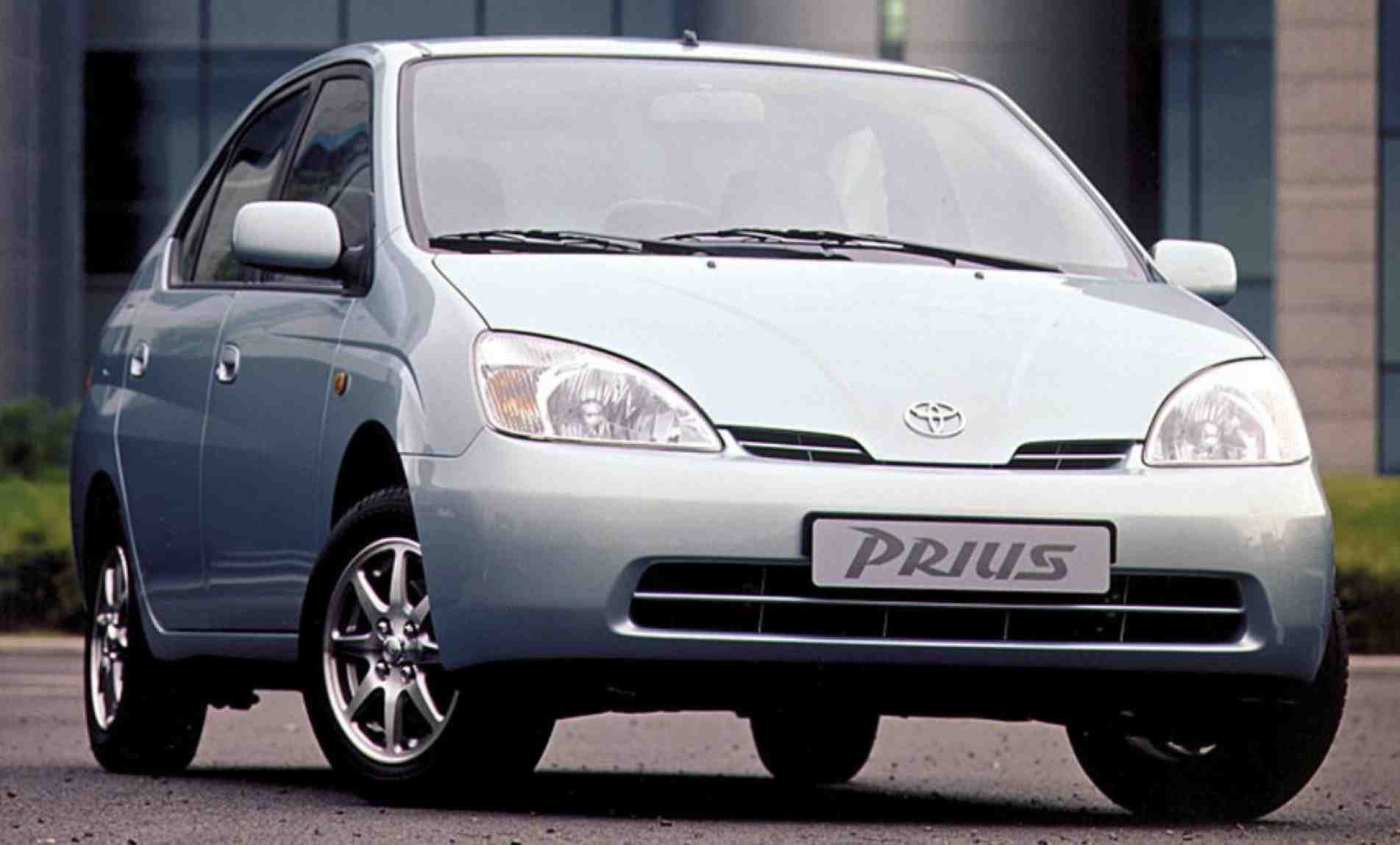 Criado pela Toyota em 1997, o Prius, primeiro híbrido dos tempos modernos, já indicava que o futuro deveria mudar.