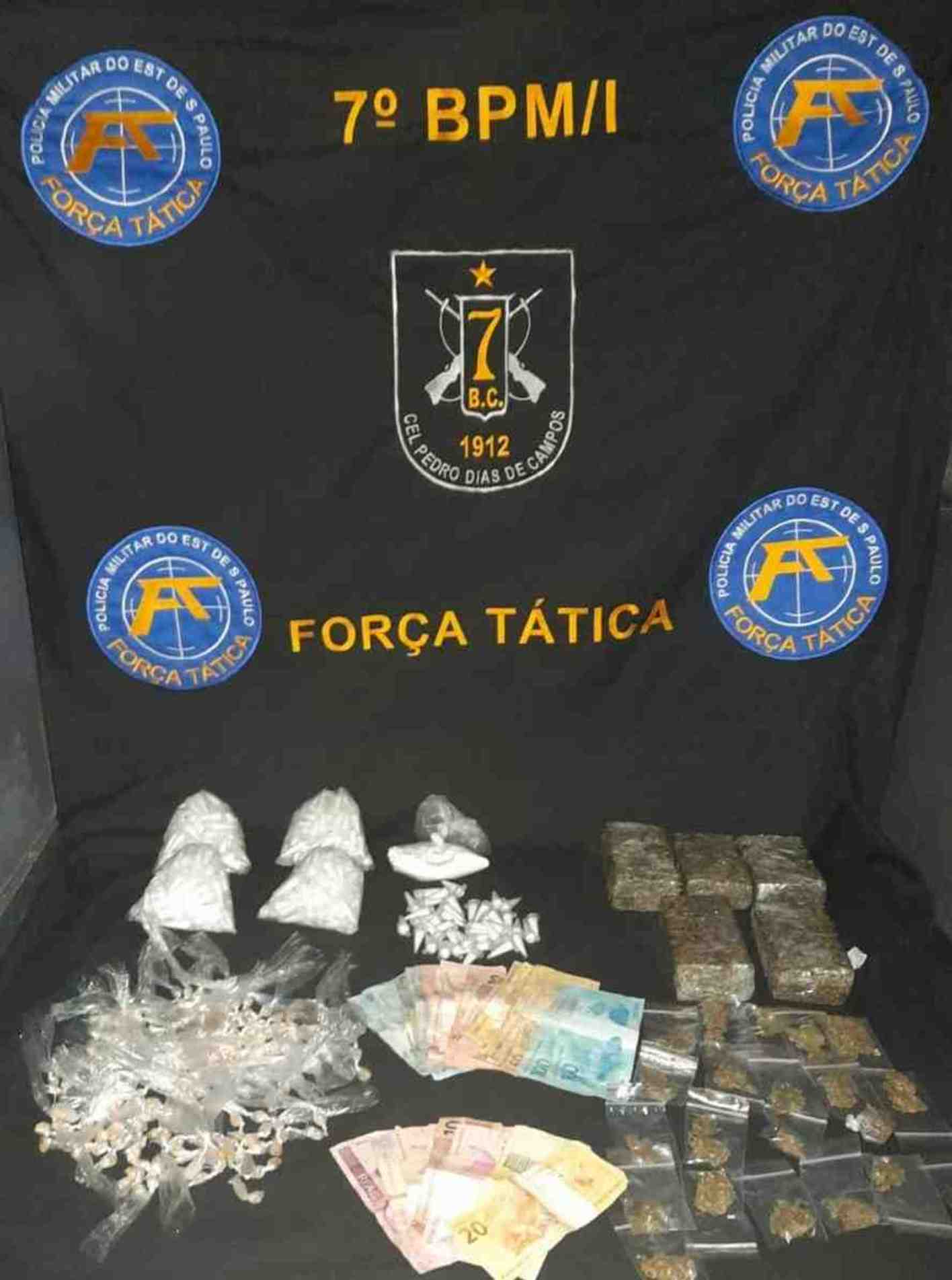 Homem e adolescentes são detidos por tráfico de drogas no bairro Aparecidinha
