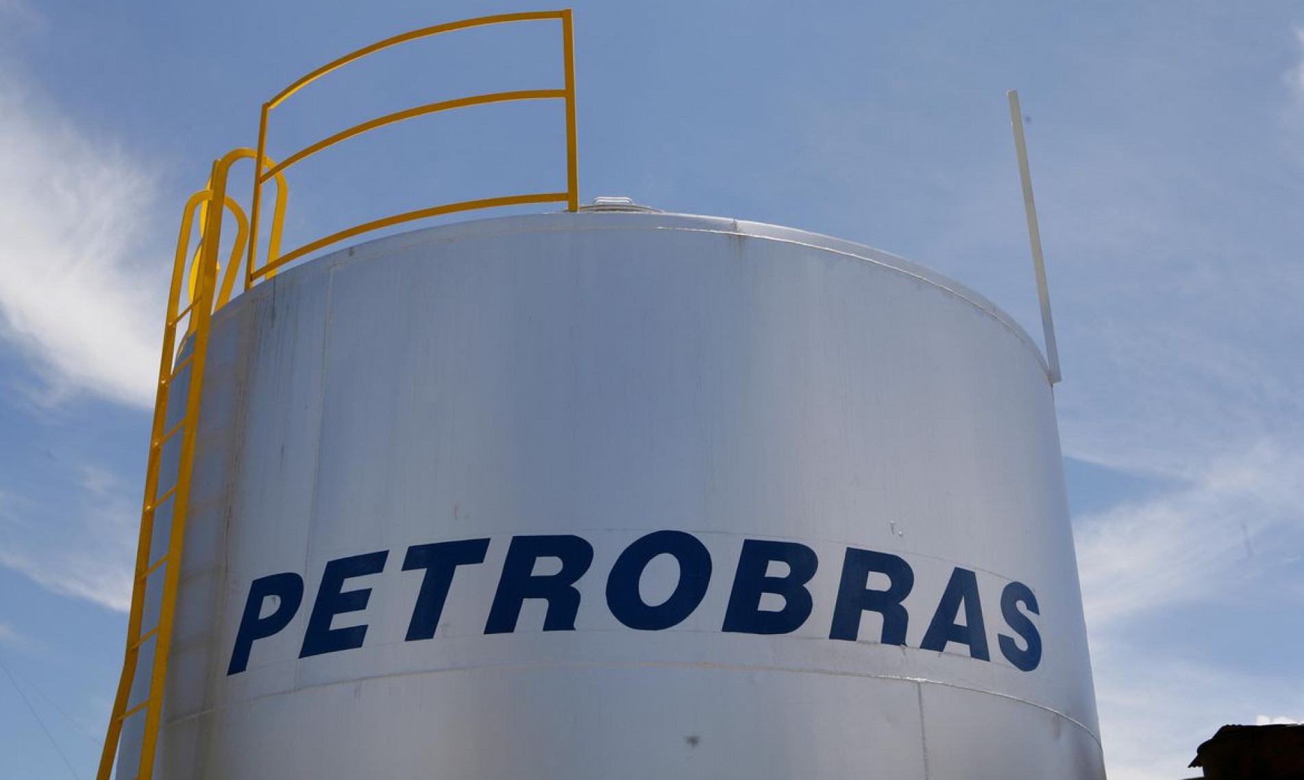 Petrobras nega risco de desabastecimento e cortes em pedidos de combustíveis
