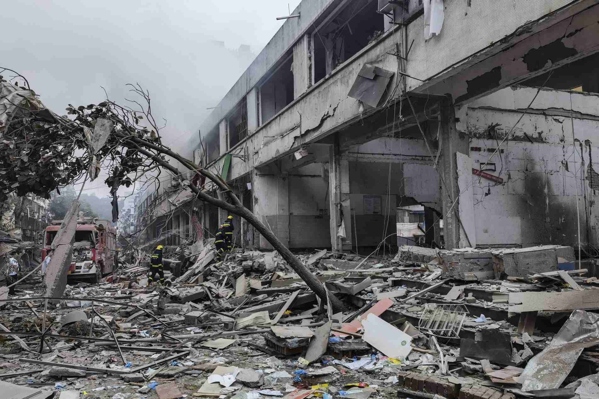 Devido à explosão, vários edifícios do complexo residencial foram reduzidos a escombros