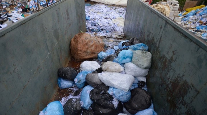 Catadores de lixo podem aproveitar resíduos de prédios públicos de Brasília