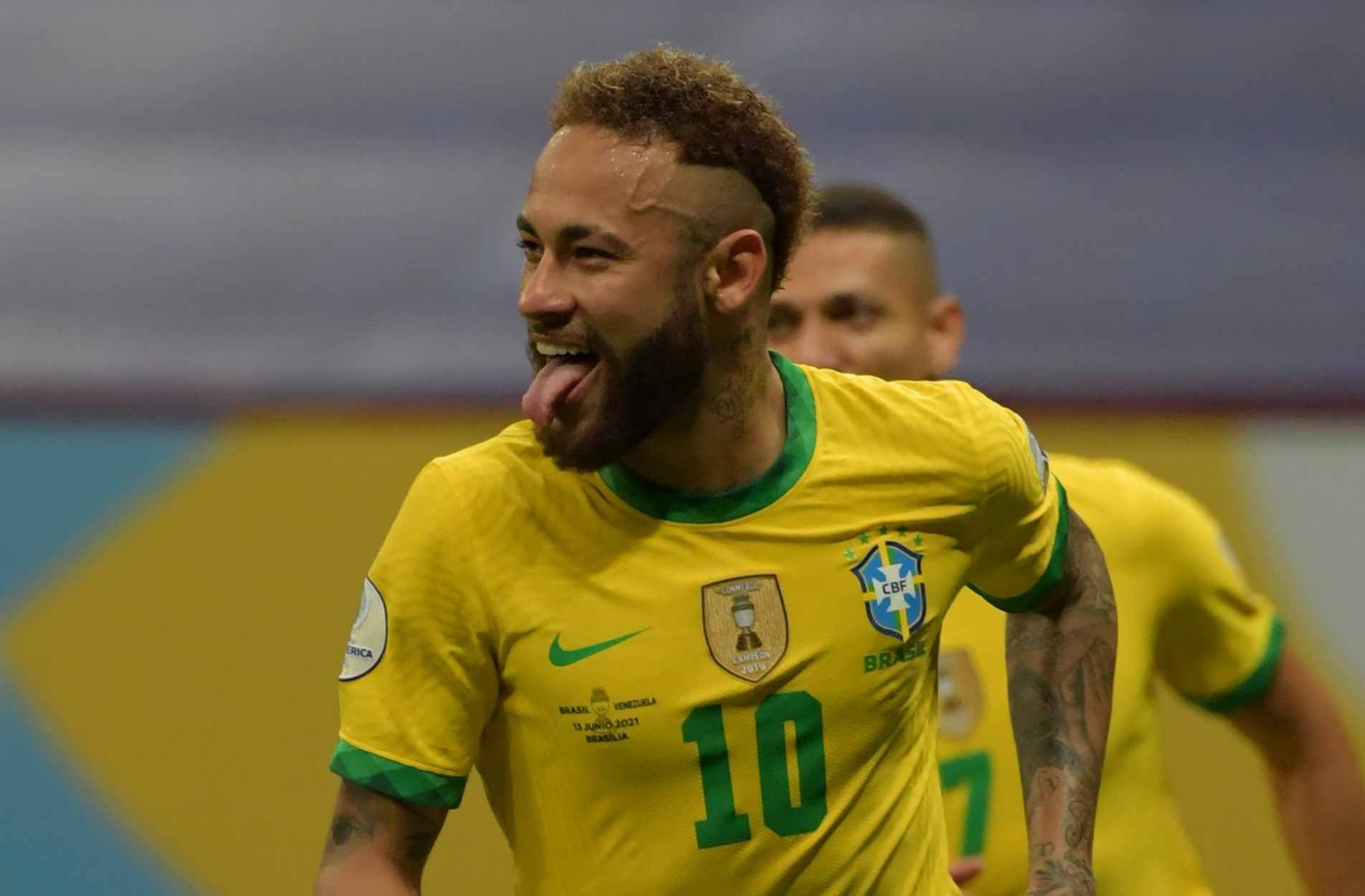 Neymar igualou Ronaldo Fenômeno em número de gols com a camisa da seleção brasileira.