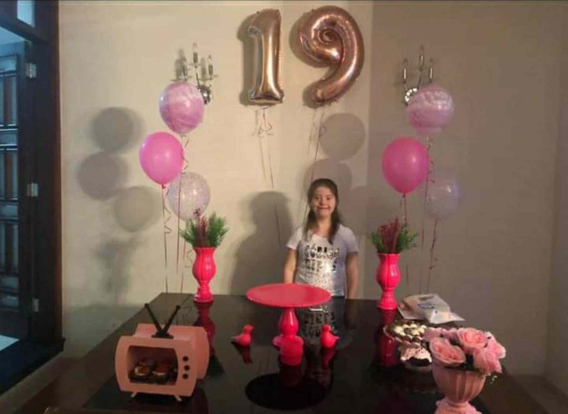 Milena Paezani comemorou seus 19 anos ao lado dos pais.