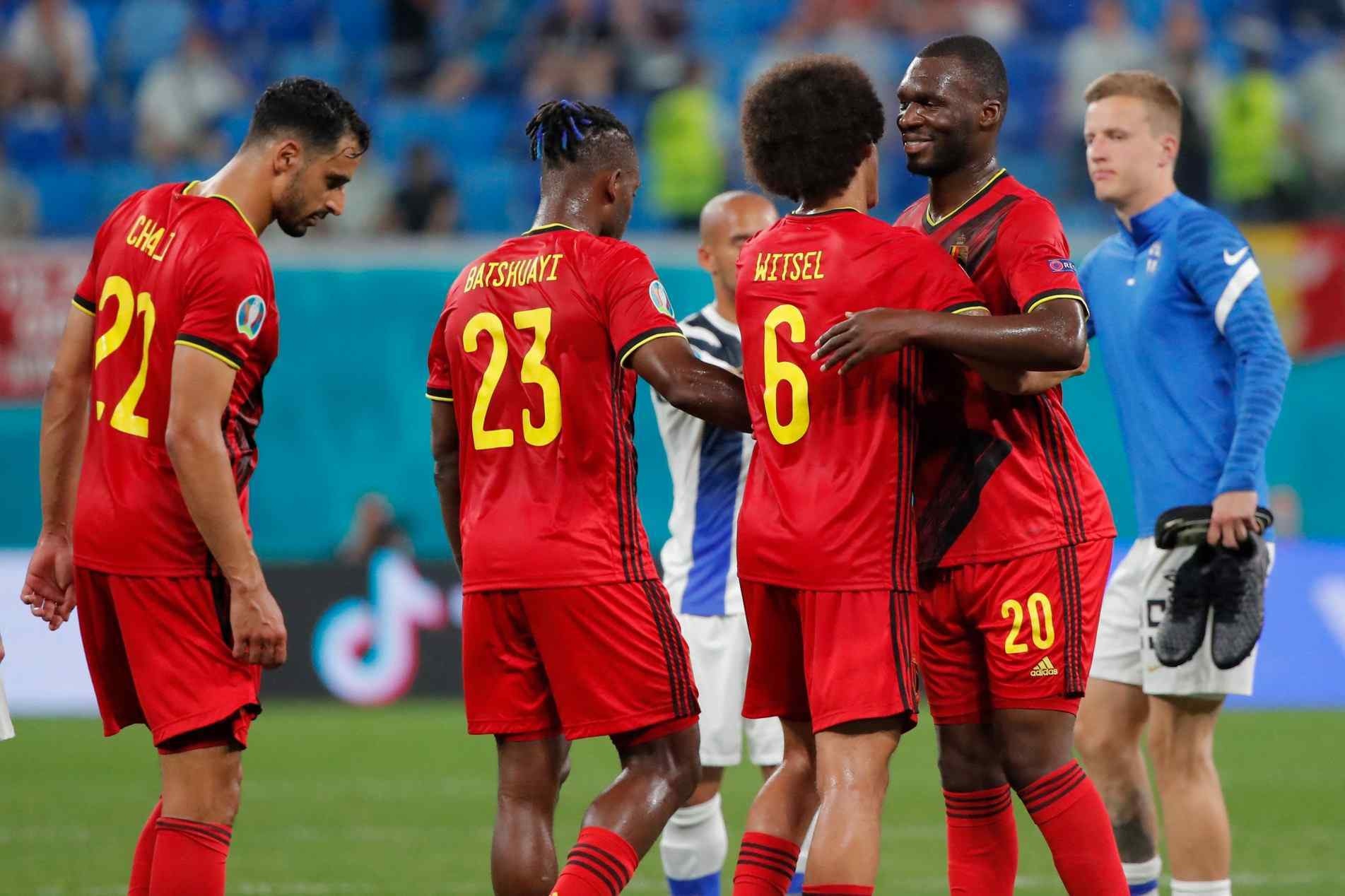 Jogadores belgas comemoram vitória e classificação