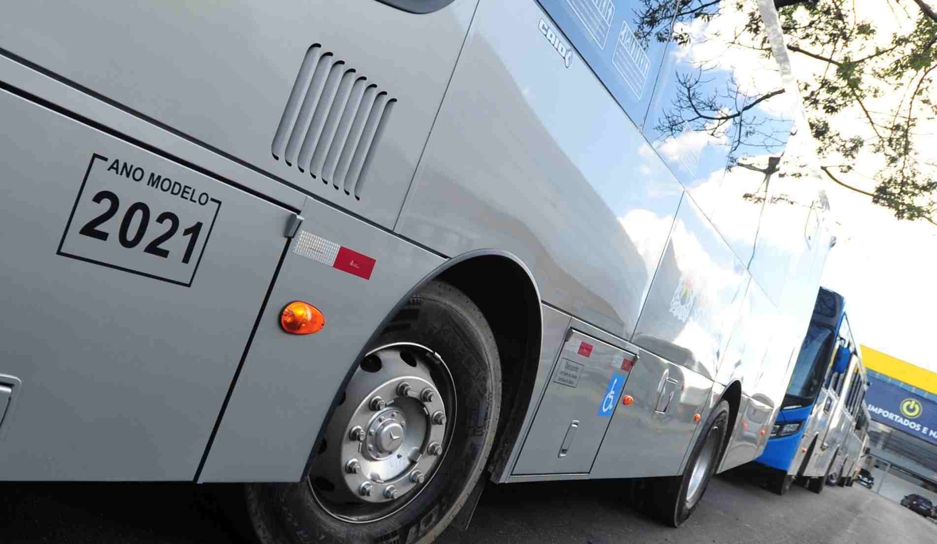 Empresas que operam o sistema assinaram termo de doação. Usuários deverão embarcar fora dos terminais.