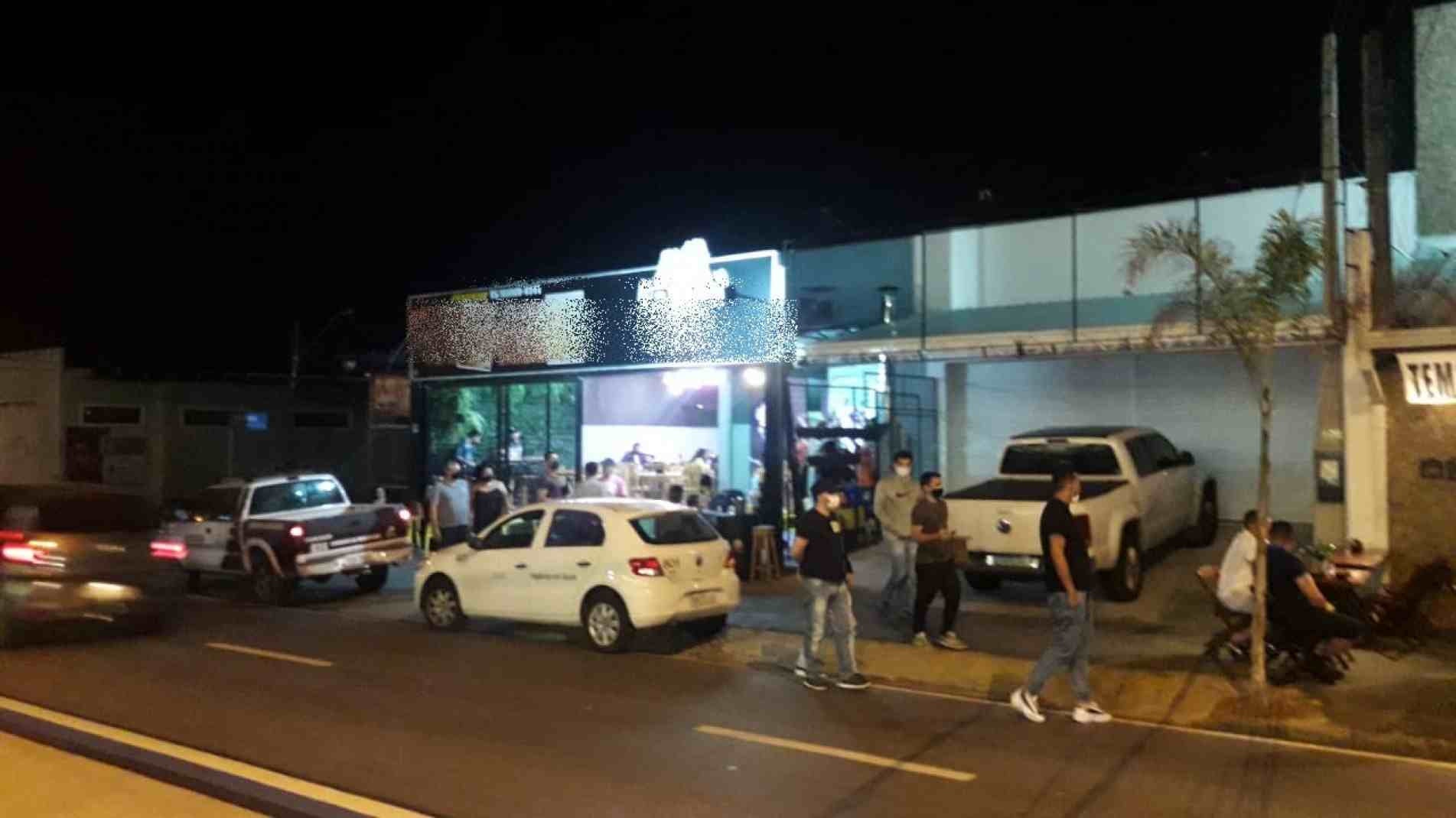 Durante a ação, um estabelecimento na Avenida Ipanema foi notificado por som alto e interdição de calçada