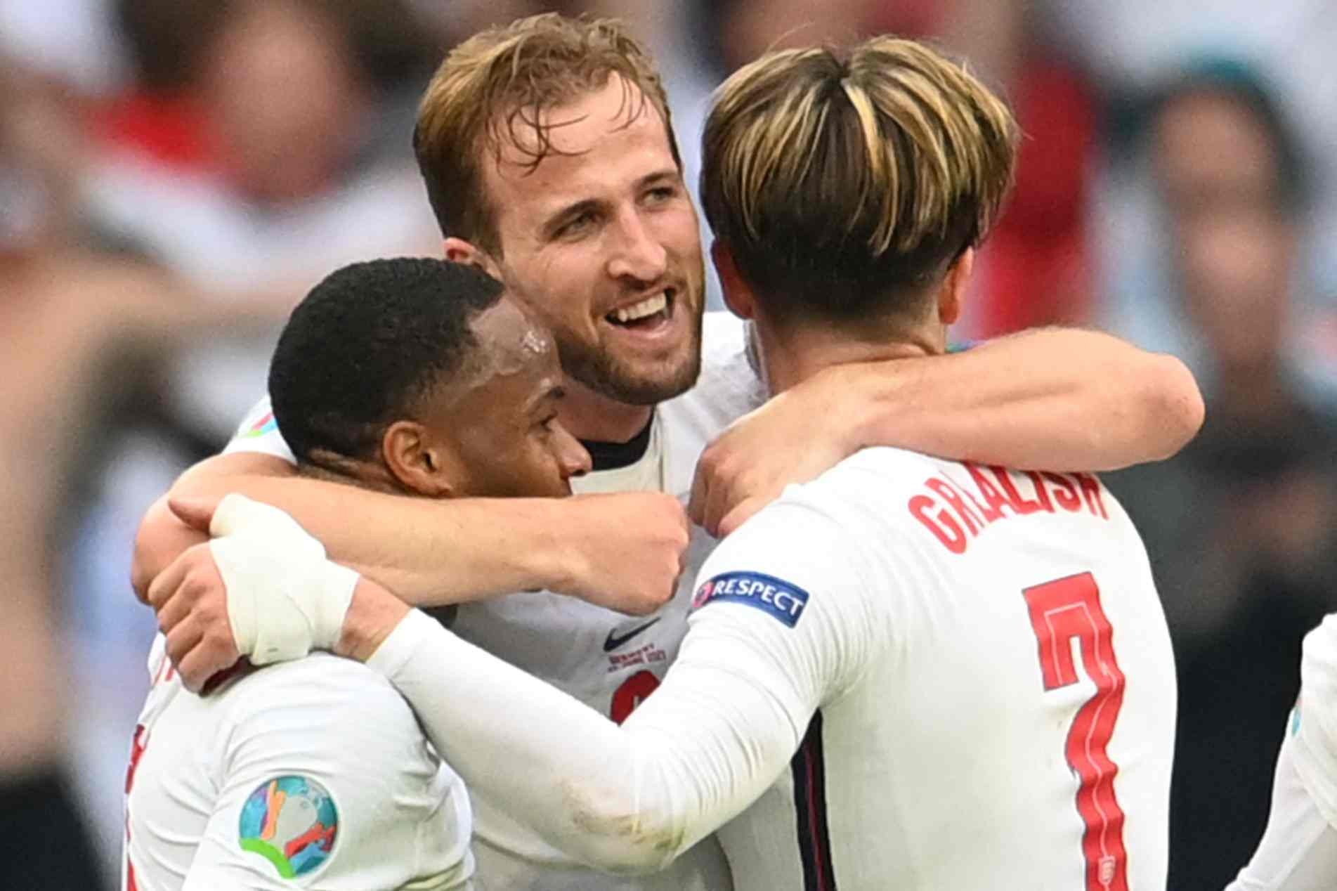 Sterling, Kane e Grealish comemoram ida para as quartas da Euro