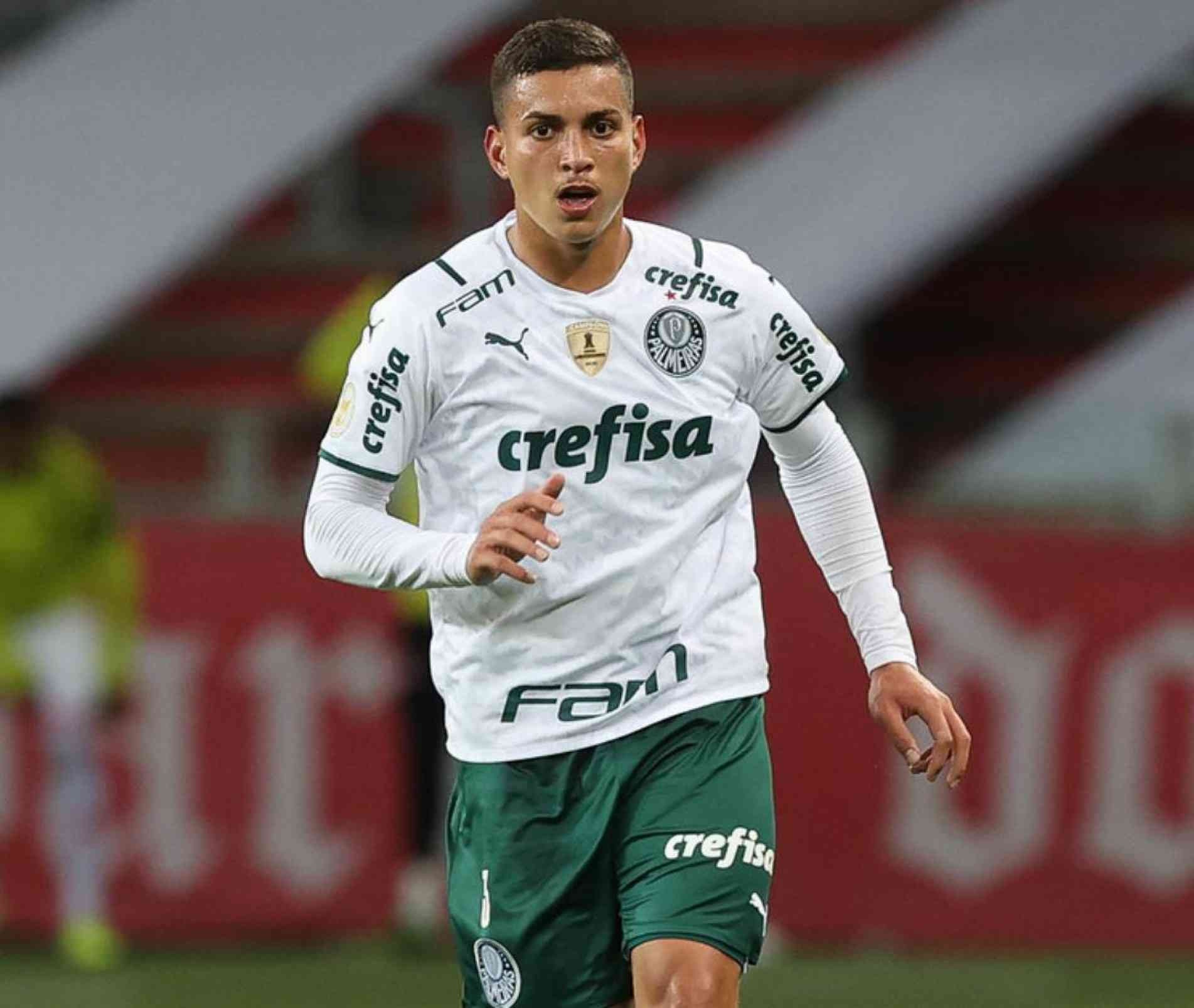 Renan deve ficar com a vaga de Kuscevic.