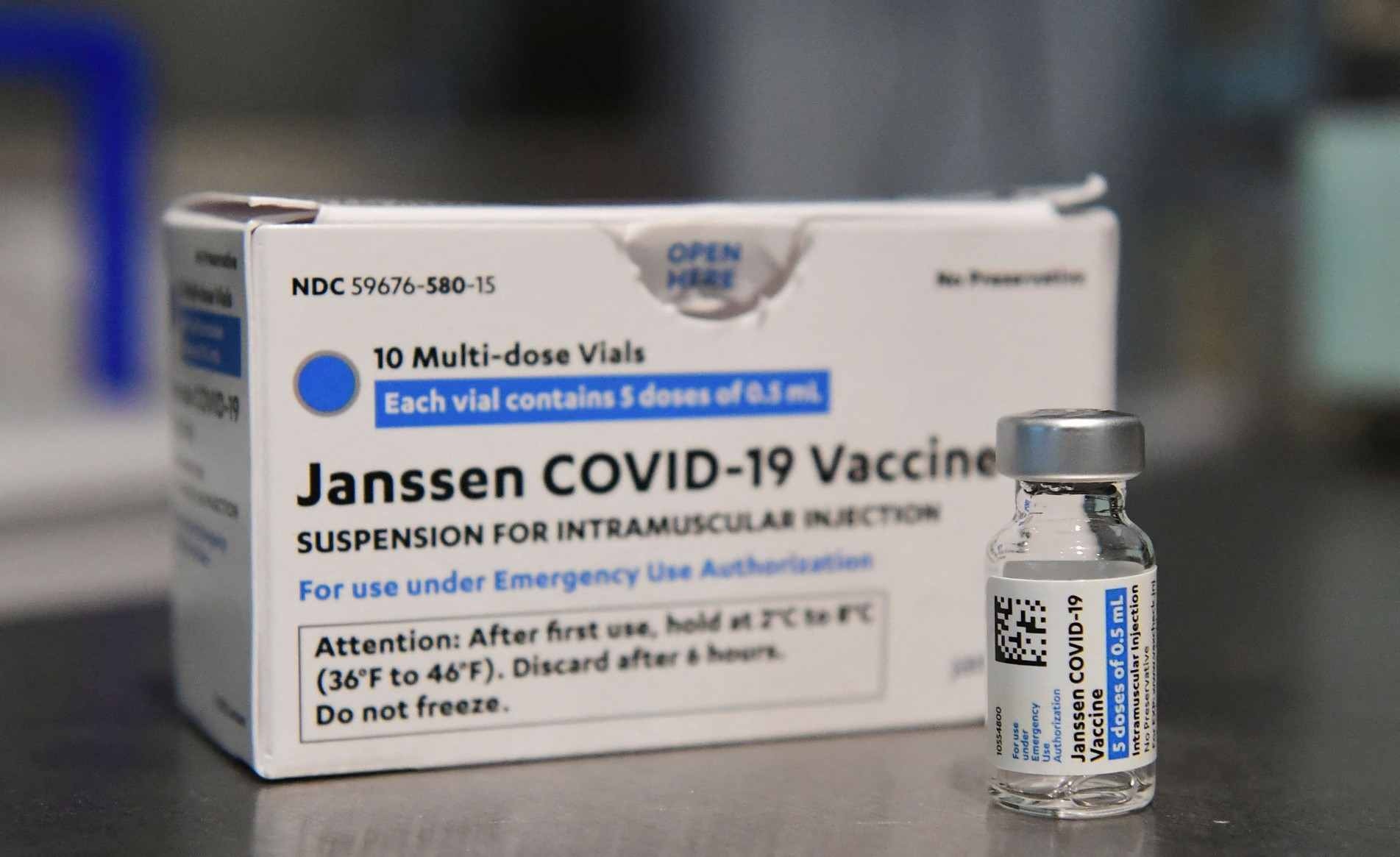 Mais de 40 mil doses da vacina chegaram congeladas ao DF.