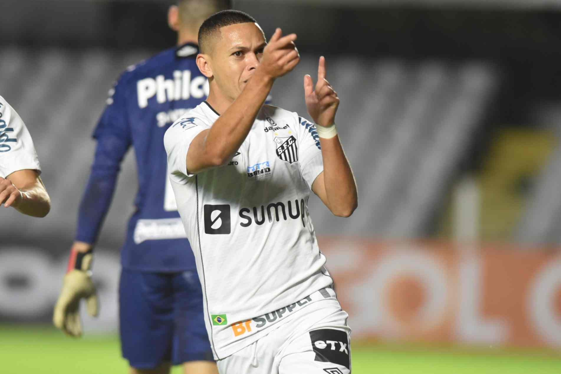 Marcos Guilherme fez o primeiro gol do Peixe.